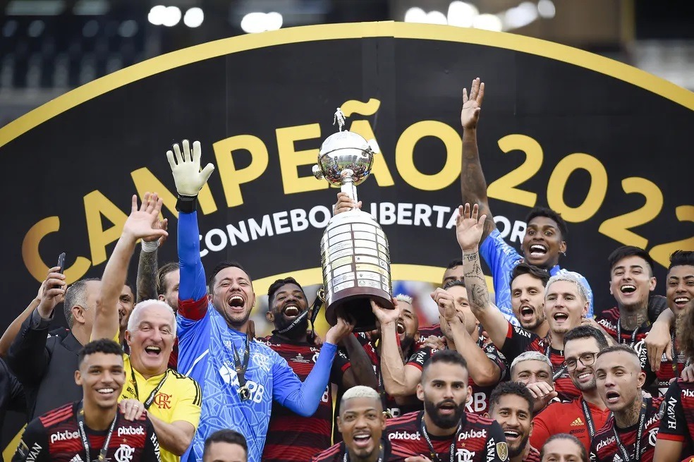 Multicampeão pelo Flamengo anuncia aposentadoria como atleta