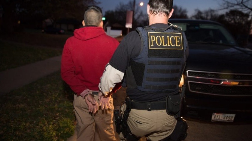 Trump suspende entrada de imigrantes ilegais pela fronteira com o México