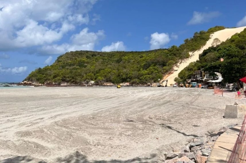 Engorda chega ao Morro do Careca; obra deve ser concluída domingo, diz secretário