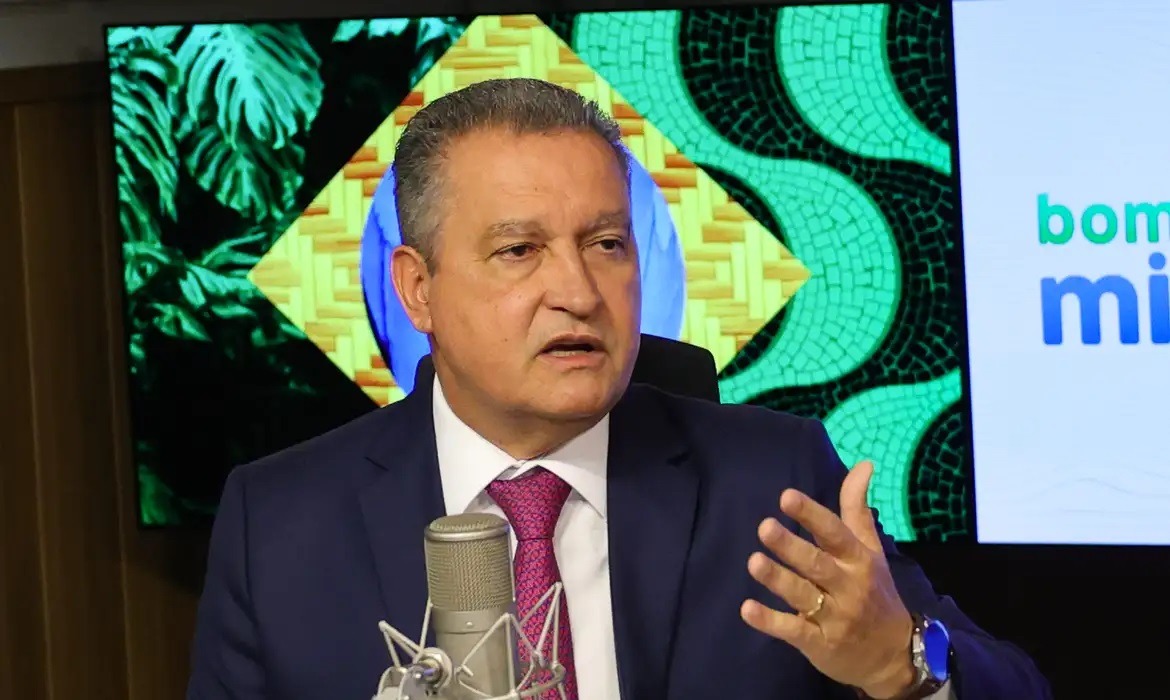 Ministro de Lula cita preço da laranja e sugere “mudar a fruta que vai consumir”; assista