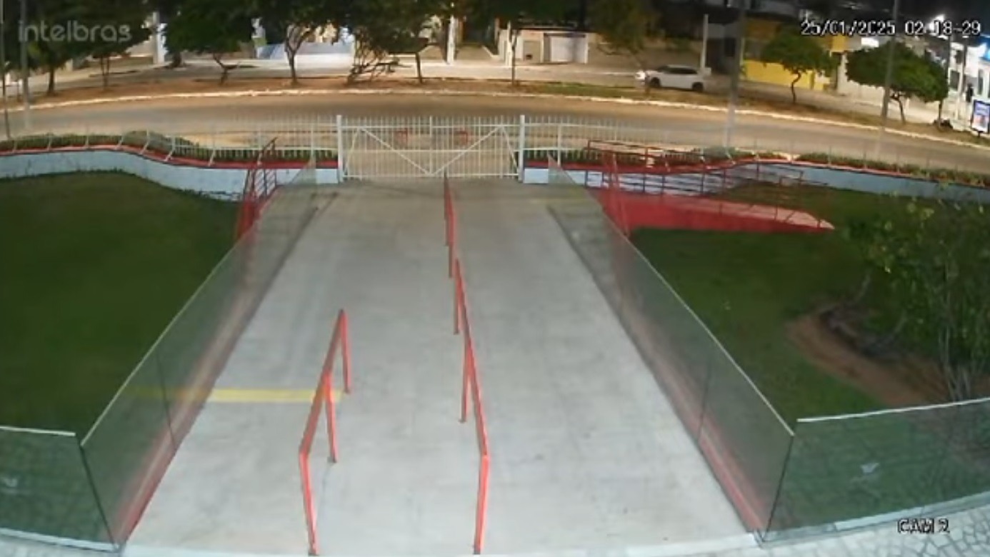 VÍDEO: Sede do América é alvo de vandalismo e depredação na madrugada deste sábado
