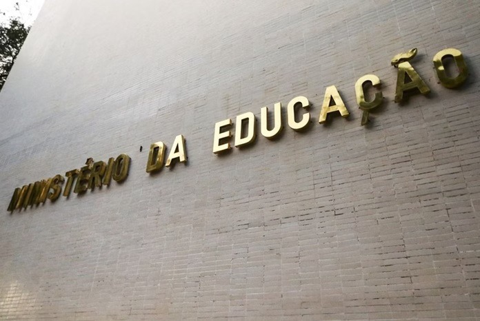 MEC aumenta piso salarial dos professores; veja novo valor