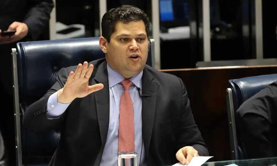 Davi Alcolumbre confirma favoritismo e é eleito presidente do Senado