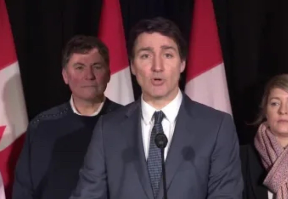 Canadá anuncia tarifas de 25% sobre produtos dos EUA em retaliação