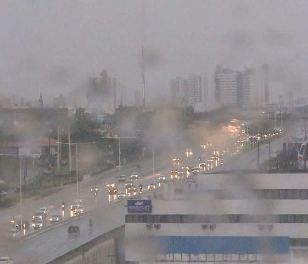 Chuvas causam pontos de alagamento em Natal nesta quinta-feira; confira