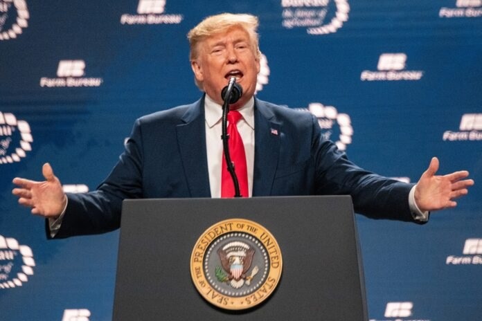 Justiça barra decreto de Trump sobre cidadania americana de nascimento