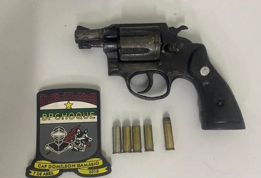 Homem é baleado e morre após iniciar troca de tiros com a polícia em Pirangi