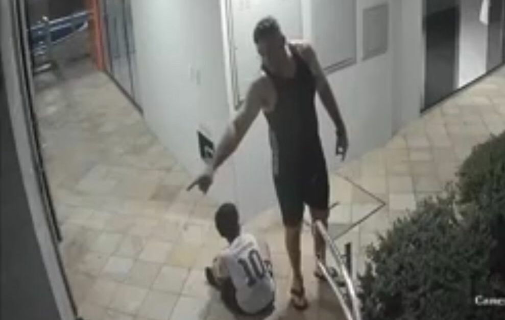 Imagens mostram PRF agredindo violentamente crianças em condomínio do RN; assista