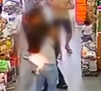 VÍDEO: Celular explode no bolso de mulher dentro de loja; ela sofreu queimaduras
