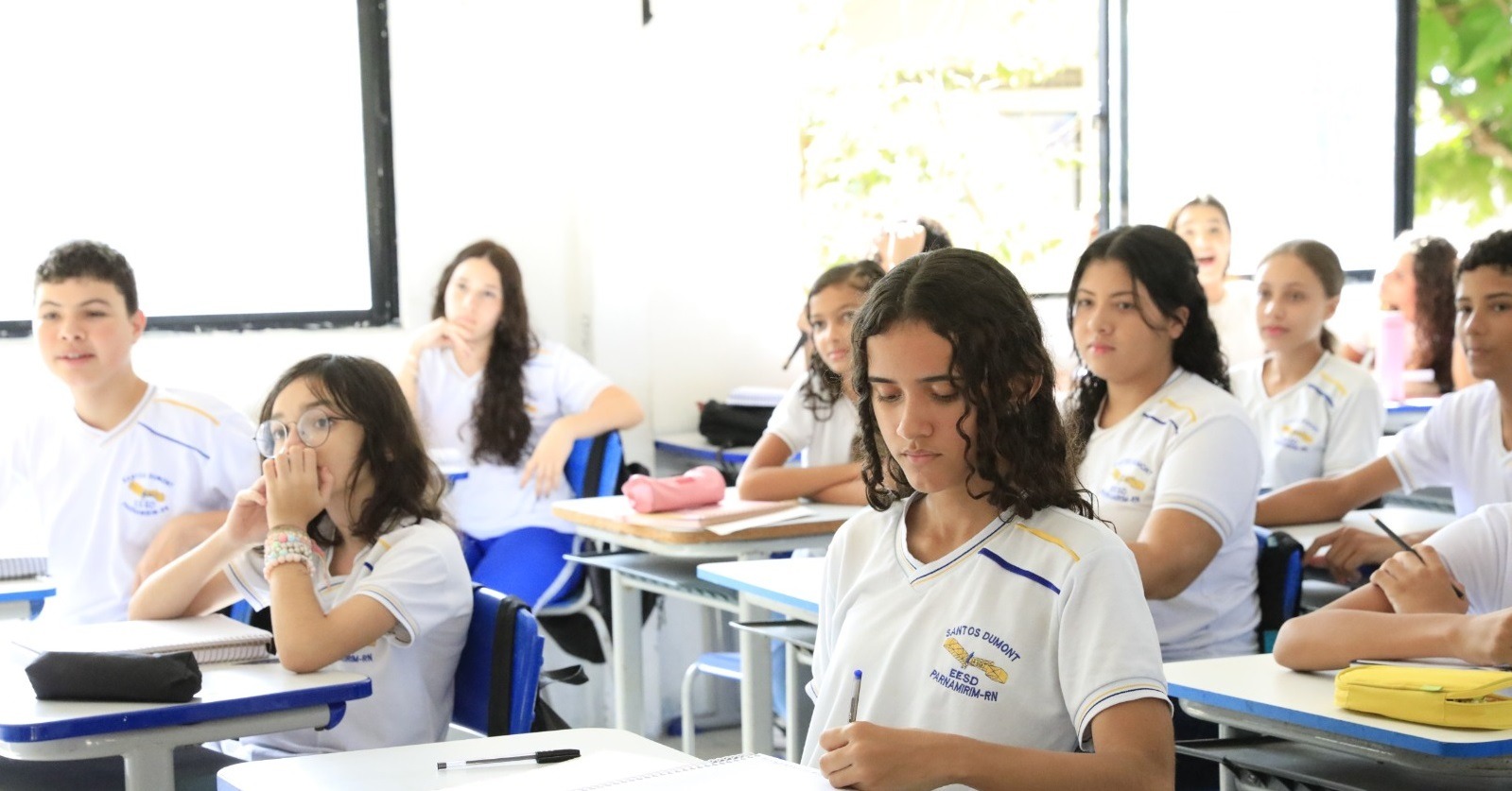 Professores da rede estadual paralisam atividades no segundo dia de aulas