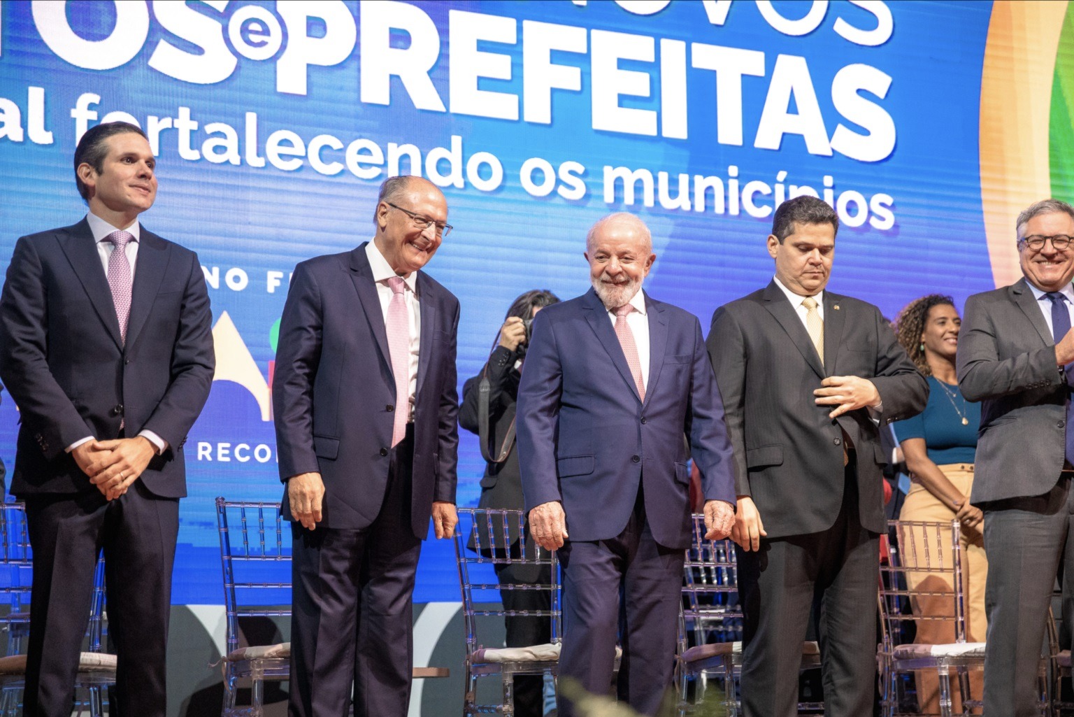 Mesmo com rombo, Correios gastam R$ 1,3 milhão em evento de Lula com prefeitos