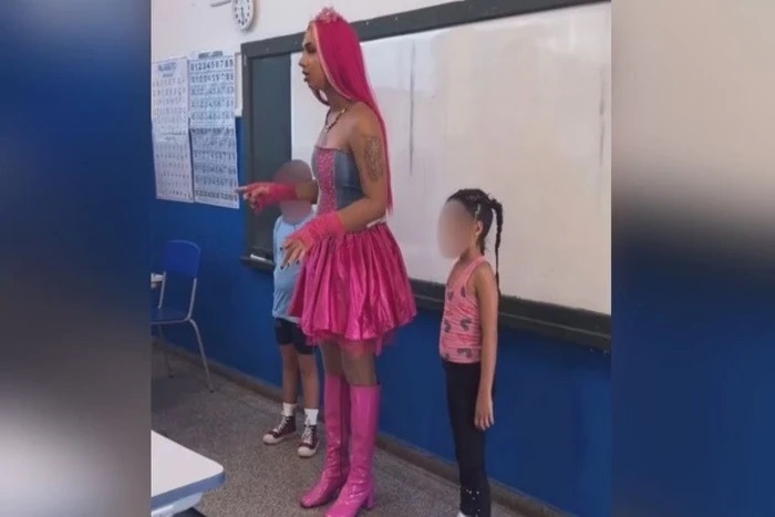 Professora trans vai montada de Drag queen para aula e revolta parlamentares