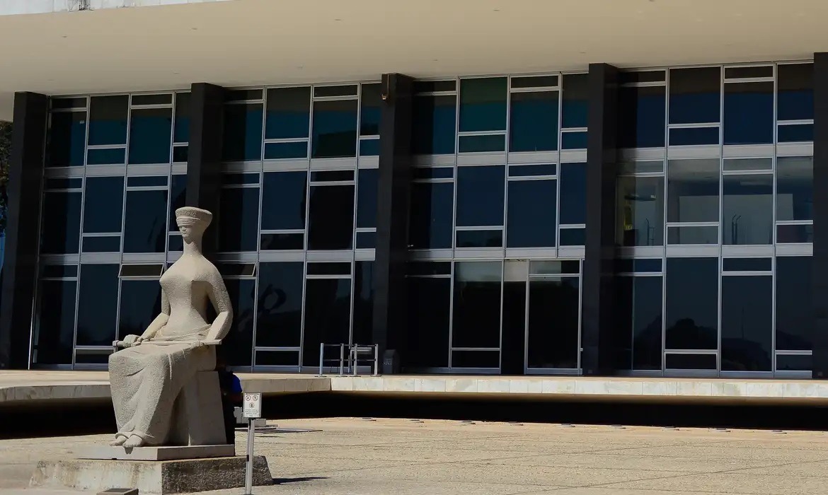 STF mantém descriminalização do porte de maconha para uso pessoal