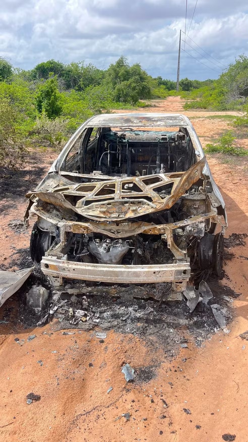 Motorista por aplicativo é feito refém durante assalto e tem carro incendiado na Grande Natal