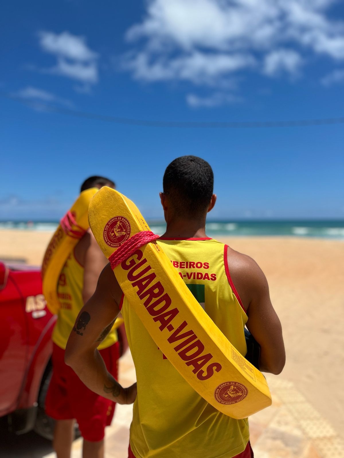 Bombeiros resgatam duas crianças vítimas de afogamento na Redinha