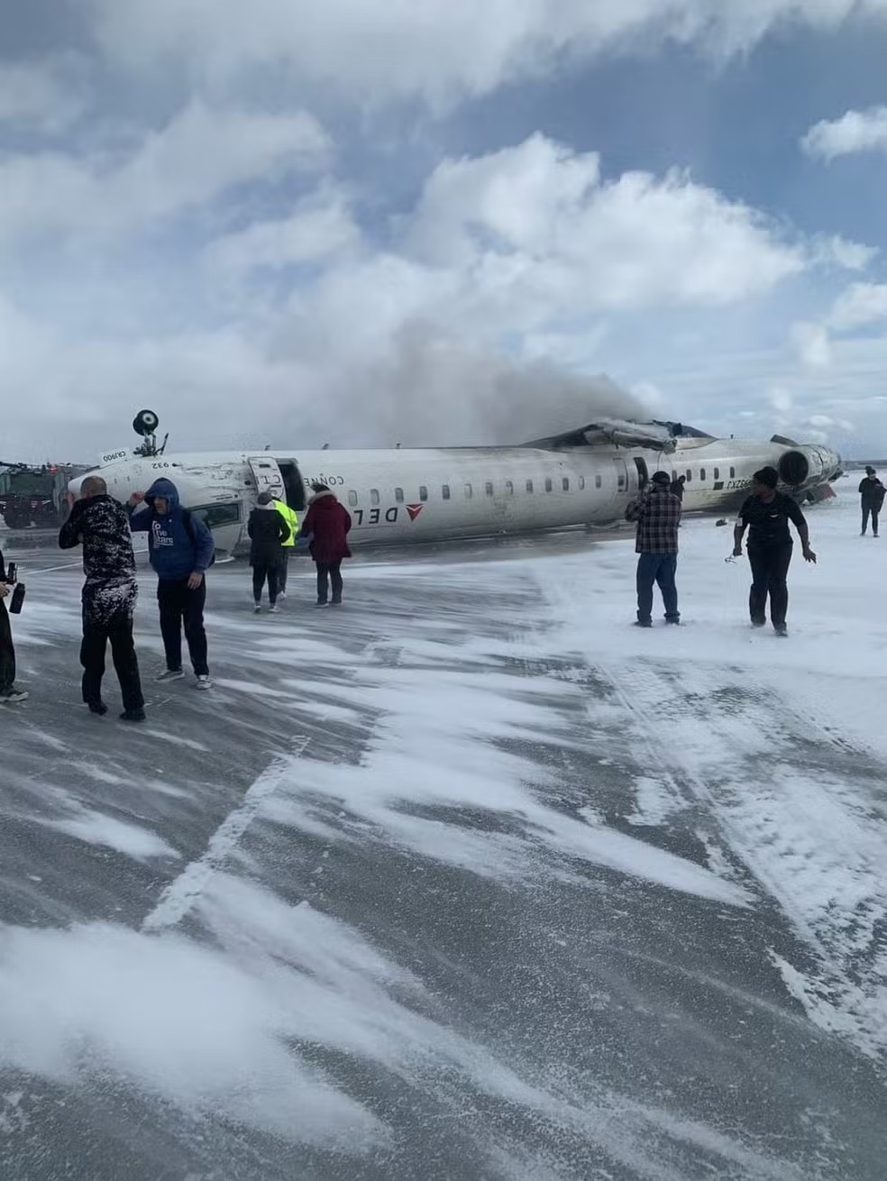 VÍDEO: Avião da Delta capota durante pouso em Toronto, no Canadá