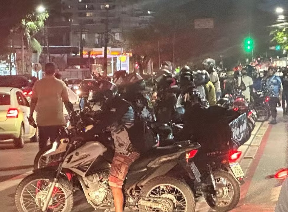 VÍDEO: Motoentregadores protestam em Natal após caso de agressão