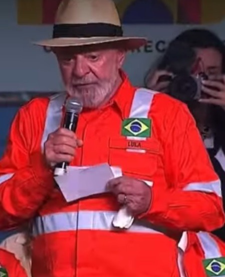 [VÍDEO] Lula critica postos e distribuidoras por preço do combustível: "Povo é assaltado pelo intermediário, precisa saber quem xingar"