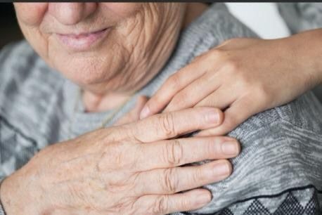 Especialistas compartilham dicas para garantir a qualidade de vida de pacientes com Alzheimer