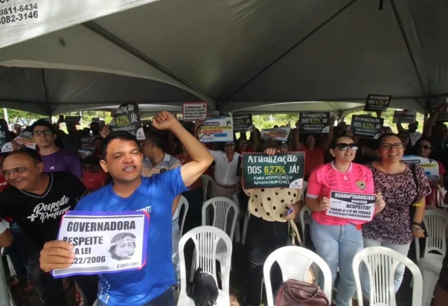 Professores da rede estadual de ensino aprovam indicativo de greve no RN