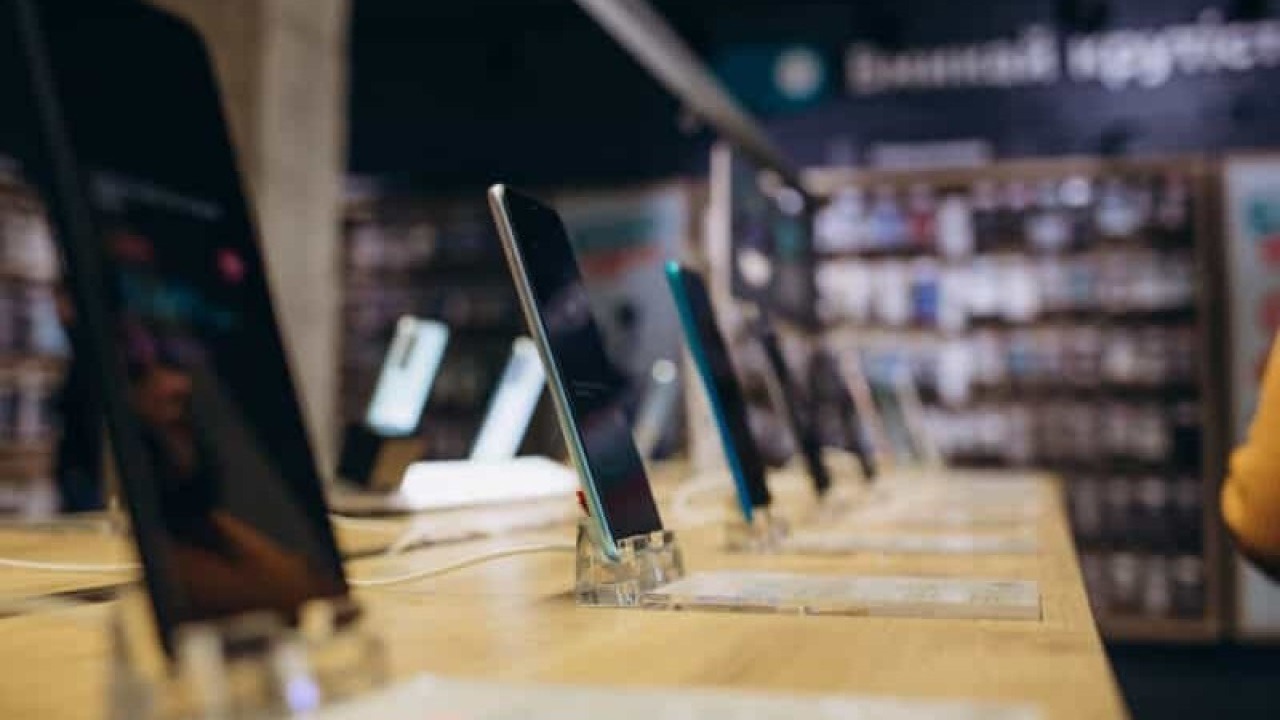 Starlink libera lista de celulares compatíveis com serviço de internet via satélite; confira