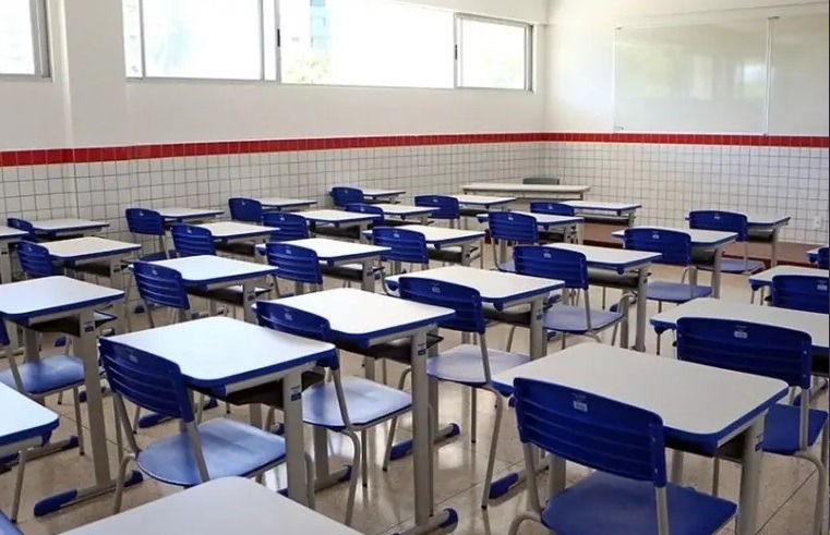 Professores da rede estadual aprovam greve
