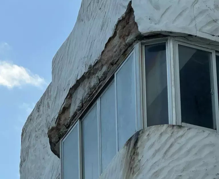 'Tragédia anunciada': Imagens mostram edifício de Natal caindo aos pedaços e moradores temem acidente