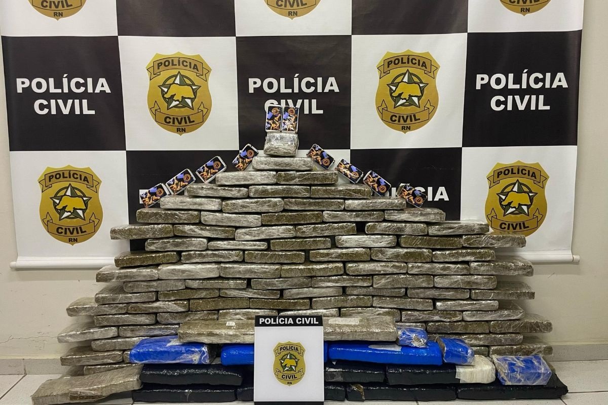 Polícia prende dois homens e apreende mais de 100 quilos de maconha em empresa na Grande Natal