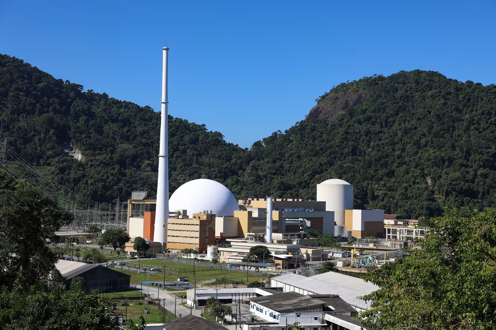 Usina nuclear Angra 2 tem vazamento no núcleo do reator e nova gestão adia reparo