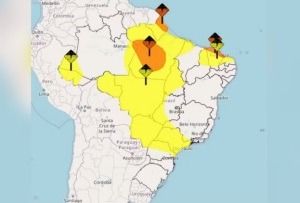 Fim de semana começa com alerta de chuvas intensas no RN