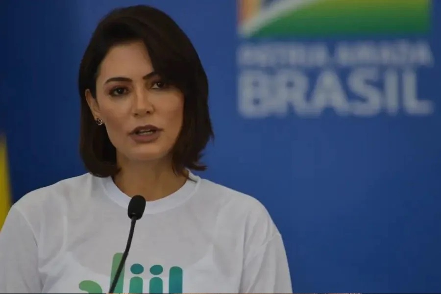 Michelle defende Bolsonaro de acusação e diz que os dois não têm ‘um dia de paz’
