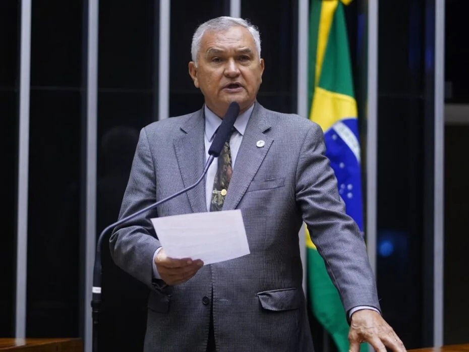 General Girão critica Fátima Bezerra por greve dos professores e caos na saúde