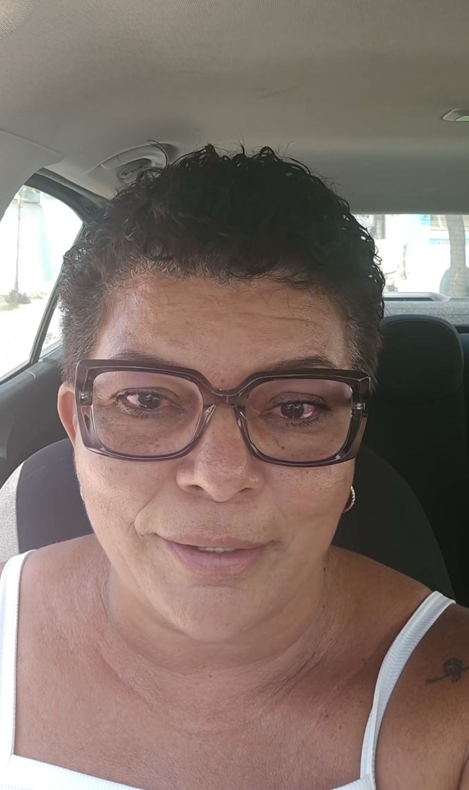 Professora é ameaçada por alunos e pais por proibir uso do celular em escola na Grande Natal