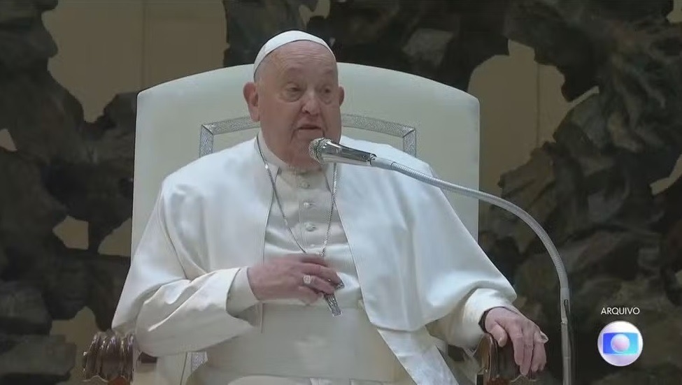 Ainda em estado crítico, papa tem leve insuficiência renal, mas não sofre mais de crise respiratória, diz Vaticano