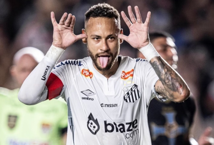 VÍDEO: Torcida provoca Neymar, que dá assistência e faz gol olímpico na sequência; ASSISTA
