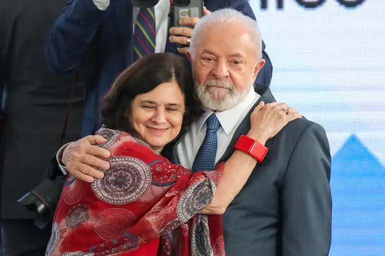 Lula adia início da reforma com indefinição na articulação política e deve falar com Nísia na terça
