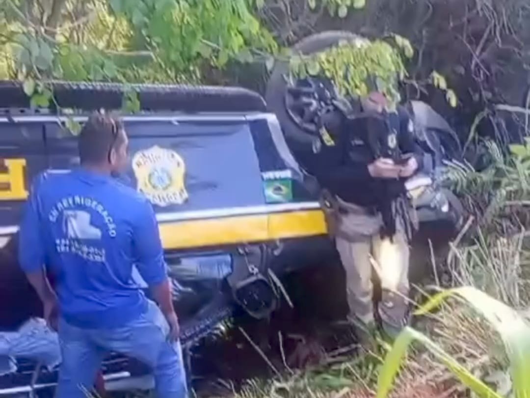 VÍDEO: Viatura da PRF capota na BR-406 na Grande Natal