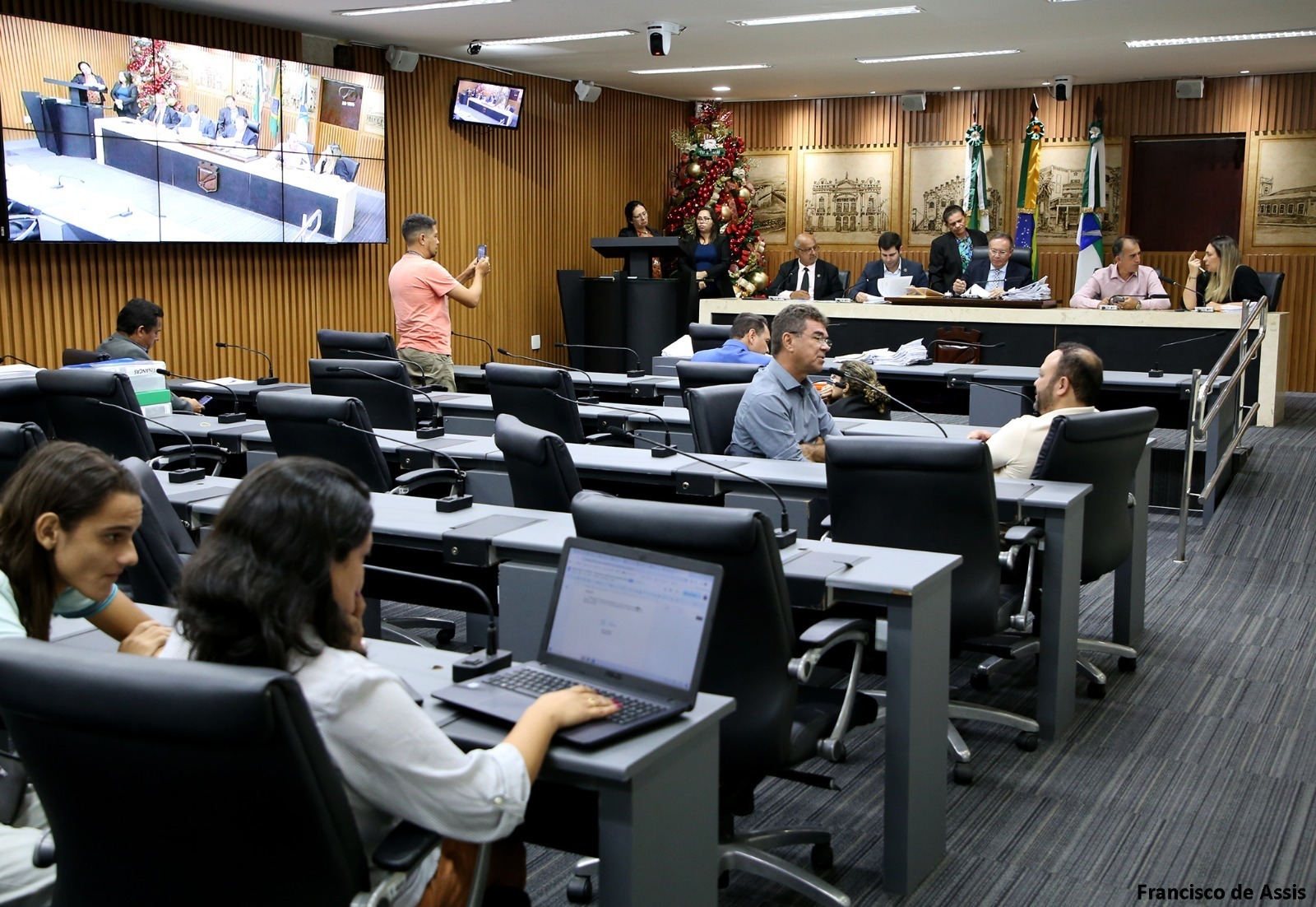 Câmara Municipal de Natal aprova aumento de 22,5% nos salários dos servidores em cargos comissionados