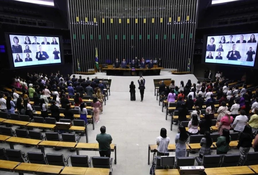 PEC do 6×1 é protocolada na Câmara dos Deputados