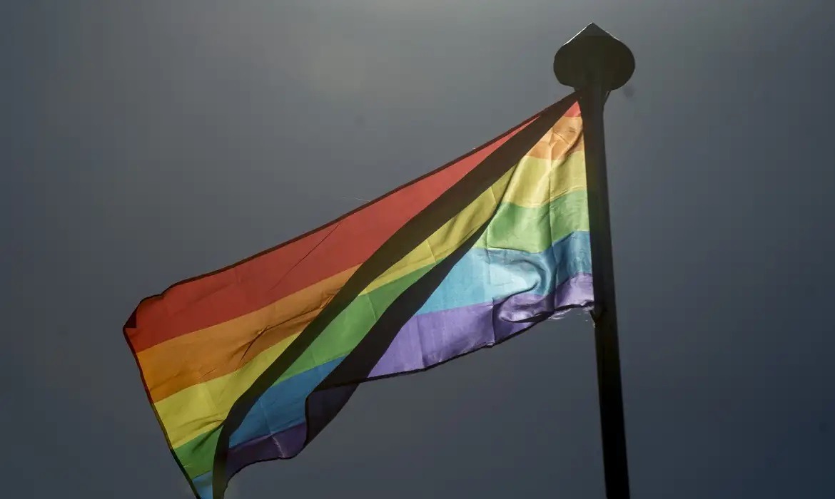 Alemanha: Pesquisa aponta que, se apenas eleitorado gay votasse em 2025, siglas de direita venceriam com vitória esmagadora