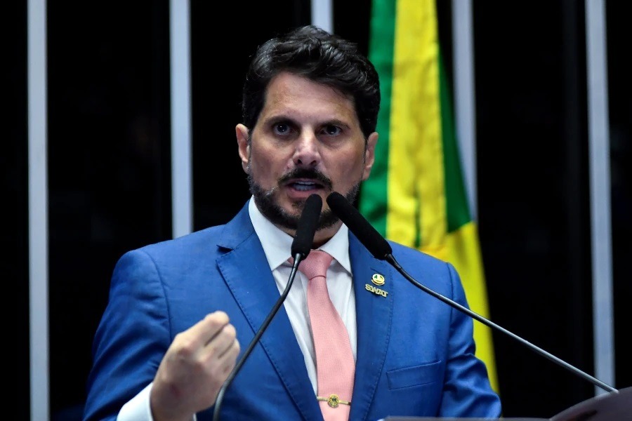 Senador pede que Estados Unidos invadam Brasil: “Pelo amor de Deus”