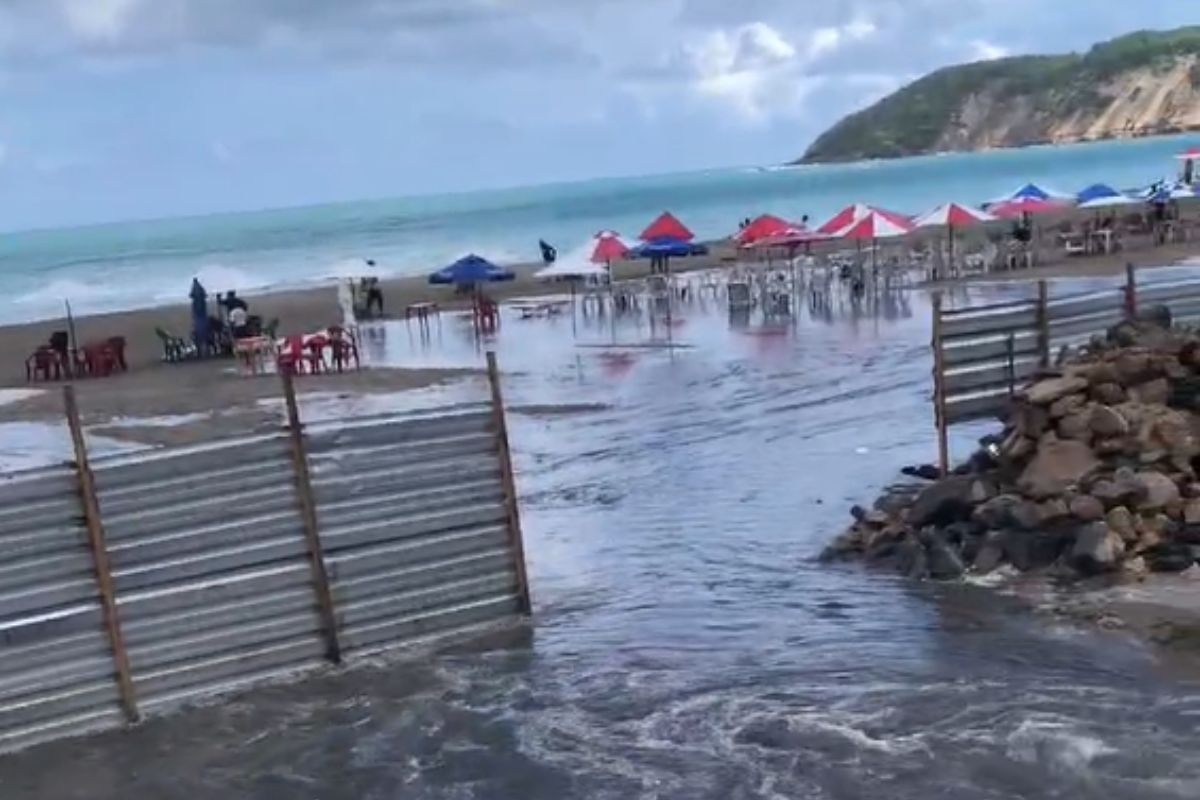 Relatório da Defesa Civil aponta falhas na engorda de Ponta Negra e bloqueia pagamento final