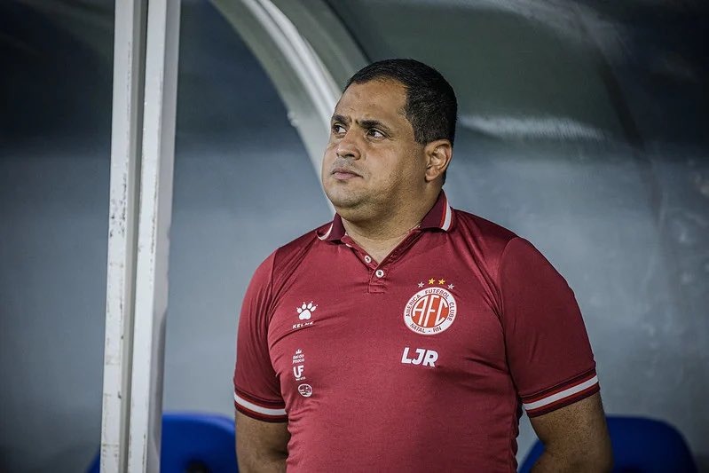Leston Júnior é demitido do América após eliminação na Copa do Brasil