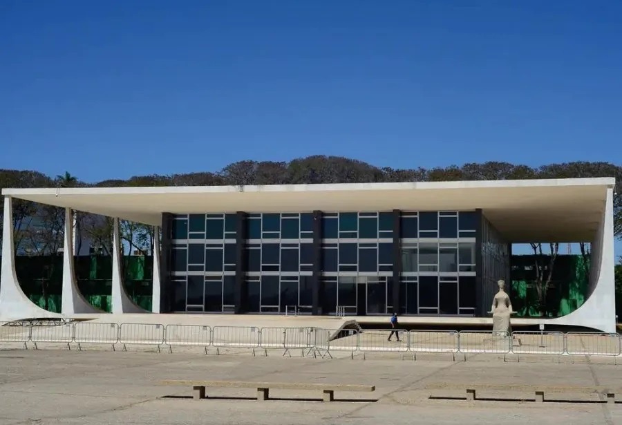 Extremista é preso após tentativa de invasão no STF