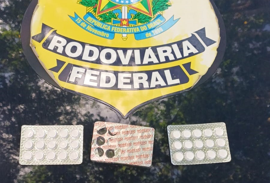 PRF flagra motorista de ônibus interestadual com comprimidos de "rebite" no RN