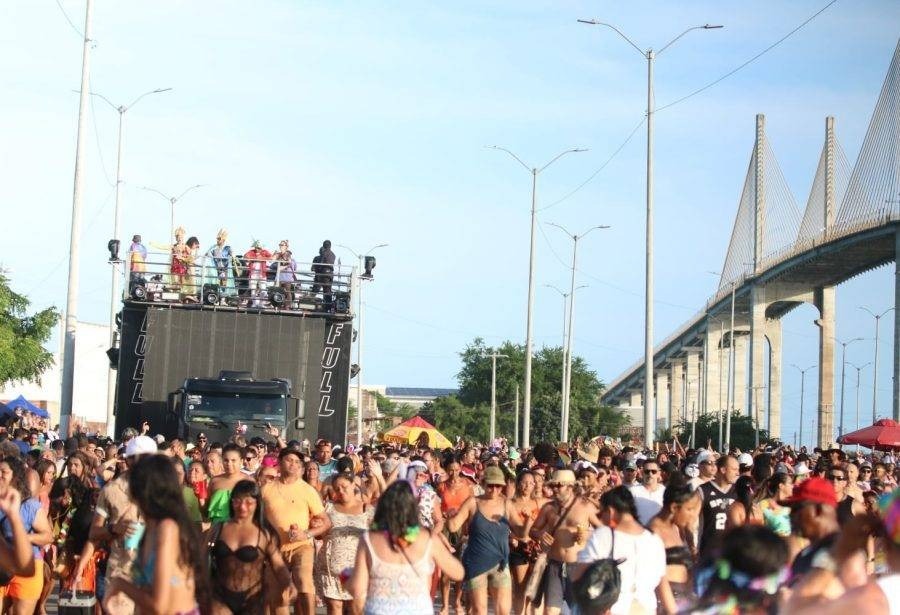 Avenida da Alegria recebe mais de 100 mil foliões no Carnaval de Natal