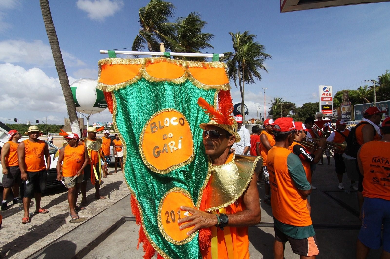 Tradicionais na quarta de cinzas, Bloco dos Garis e Baiacu na Vara marcam despedida do Carnaval em Natal