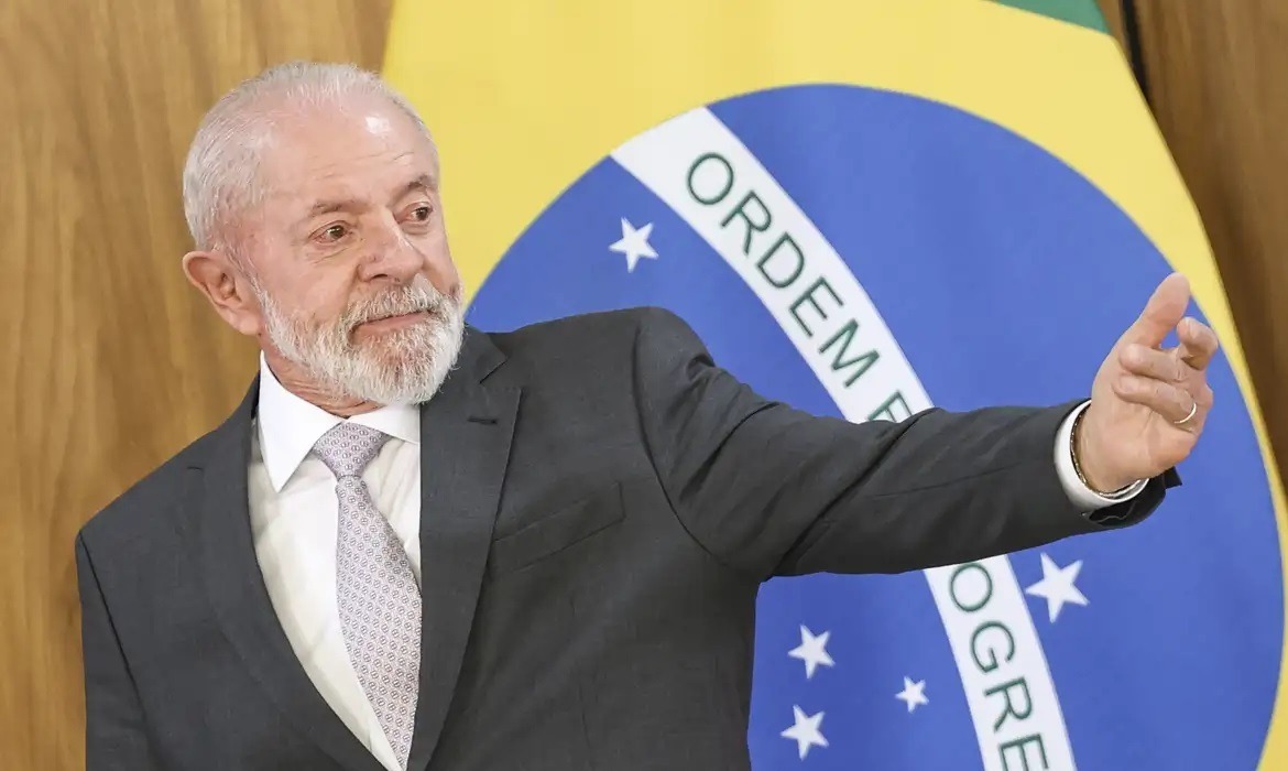 Lula quer explicação para preço do ovo: “Galinha não está cobrando caro”; veja vídeo