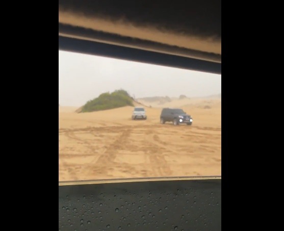 VÍDEO: Mulher é atingida por tiros após homem fazer disparos contra veículos 4×4 nas dunas de Jacumã
