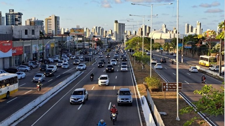 Licenciamento de veículos para placas com finais 1 e 2 vencem nesta segunda-feira